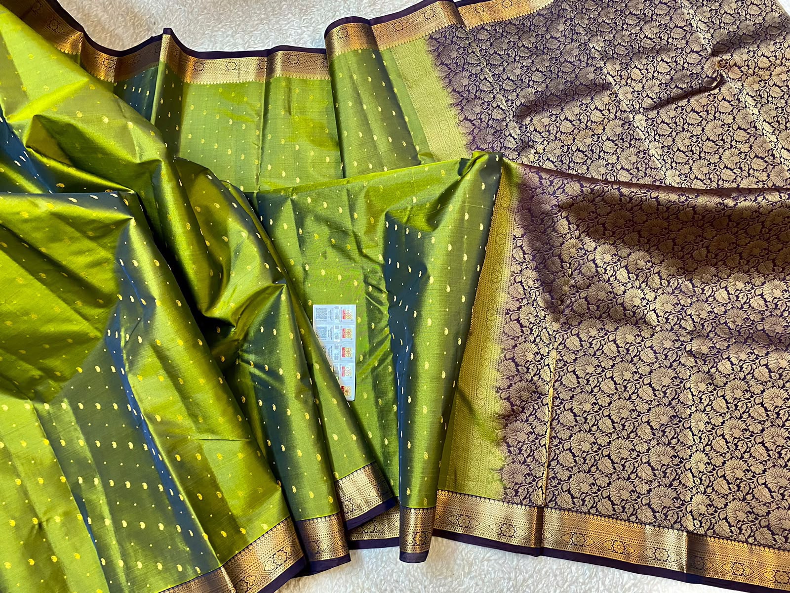 Vintage Kanchi Pattu Emrald green   with  ,purple  edge gold zari border